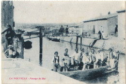 OCCITANIE AUDE PORT LA NOUVELLE 1900 : PASSAGE DU BAC - EDITION M. V. GRAPHIC CARCASSONNE - CIRCULEE - Port La Nouvelle