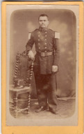 Photo CDV D'un Officier Francais Du 15 éme Régiment  D'infanterie  Posant Dans Un Studio Photo A Marseille En 1881 - Alte (vor 1900)