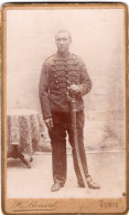 Photo CDV D'un Officier Francais D'un Régiment De Chasseur D'afrique Posant Dans Un Studio Photo A Tunis - Oud (voor 1900)