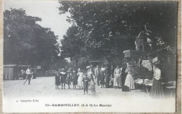 RAMBOUILLET. CPA Le Marché - Rambouillet