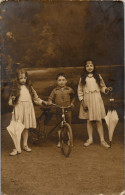 CP Carte Photo D'époque Photographie Vintage Enfant Vélo Bicyclette Ombrelle  - Other & Unclassified