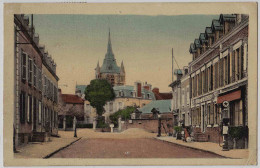 72 - B31490CPA - FRESNAY SUR SARTHE - Avenue Et Place De La Republique - Pompe Essence - Bon état - SARTHE - Autres & Non Classés