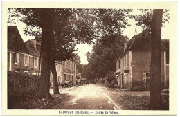 24 - B25487CPA - LADOUZE - Entree Du Village - Très Bon état - DORDOGNE - Altri & Non Classificati