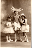 CP Carte Photo D'époque Photographie Vintage Enfant Déguisement Costume  - Andere & Zonder Classificatie
