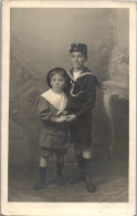 CP Carte Photo D'époque Photographie Vintage Enfant Déguisement Costume Mode - Autres & Non Classés