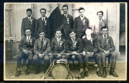 CARTE PHOTO - CONSCRITS DE COUBLANC (SAONE ET LOIRE) CLASSE DE 1928 - PHOTO DE P.BILLON CHARLIEU. - Autres & Non Classés