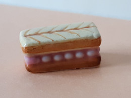 FEVE  - FEVES -   "LES GOURMANDISES 2013"-   GATEAU PATISSERIE MILLE-FEUILLES FRAMBOISE - Sonstige & Ohne Zuordnung
