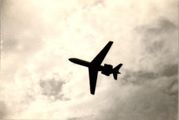 Photographie Photo Vintage Snapshot Anonyme Avion  Nuage Ciel  - Luchtvaart