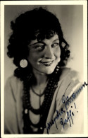 Photo CPA Schauspielerin Josepha Schramm, Portrait, Schmuck, Autogramm - Acteurs