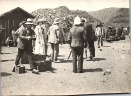 Photographie Photo Vintage Snapshot Anonyme Cinéma Caméra Tournage - Autres & Non Classés