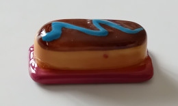 FEVE  - FEVES -   "PATISSERIES GOURMANDES 2014" - ECLAIR CHOCOLAT SUR ASSIETTE VIEUX ROSE - Other & Unclassified