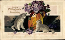 Gaufré CPA Glückwunsch Geburtstag, Katzen, Veilchen In Der Blumenbase - Anniversaire