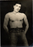 Photographie Photo Vintage Snapshot Anonyme Bel Beau Homme Jean Musclé - Anonyme Personen