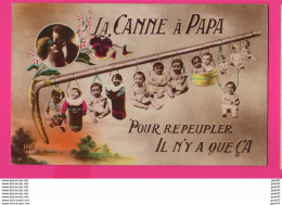 CPA (Réf: Z 3201) (FANTAISIE BÉBÉS PHOTOMONTAGE) Bébés La Canne à Papa - Bébés