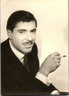Photographie Photo Vintage Snapshot Anonyme Bel Beau Homme Cigarette  - Anonyme Personen