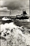 CPA Fischfang, Fischerboot, Fischkutter, Wellen - Autres & Non Classés
