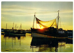 COUCHER DE SOLEIL - Le Port Rassemble La Flottille - Cachet FOUESNANT - Fouesnant