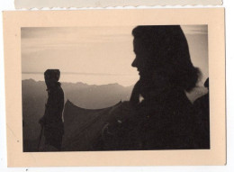 Snapshot Superbe Ombre Chinoise Contre Jour Clair Obscur Femme Profil Homme Montagne Randonnée Paysage Abstrait 50s Camp - Anonyme Personen