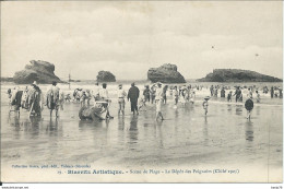 Biarritz (64) - Scène De Plage - Le Dépôt Des Peignoirs - Biarritz