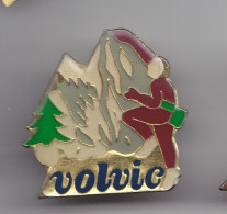 Pin's Volvic Montagne Escalade  Réf 4194 - Other & Unclassified