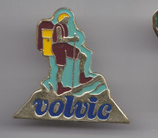 Pin's Volvic Randonnée Marcheur Réf   3683 - Alpinismo, Arrampicata