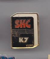 Pin's K 7 Audio Vidéo SHC  Réf 2498 - Marche