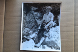Original Photo Press 20x25cm 1961 John Hunt Climbing In Cyprus Alpinisme Mountaineering Escalade - Sporten