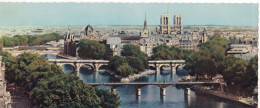 75. PARIS. CPA PANORAMIQUE COULEUR. LA POINTE DE LA CITE ET LES PONTS. ANNEES 50. FORMAT 23 X 9.5 CM - Brücken