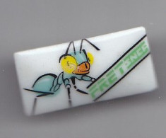 Pin's En Porcelaine Thosca De Limoges  Fourmis Fret SNCF Réf 5329 - Tiere