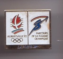Pin's Jeux Olympiques Alberville 92 La Poste Parcours De La Flamme Olympique Réf 1255 - Jeux Olympiques