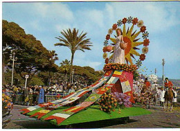 Cp A Saisir 06 Nice Bataille De Fleurs (E) Annees 1960 1970 - Carnival