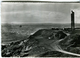 Cp A Saisir 29 Pointe Saint Mathieu Monument Aux Morts Des Marins Francais Oeuvre De Quillivic Annees 1950 1960 - Other & Unclassified