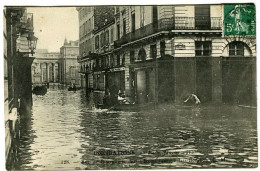 Cp A Saisir 75 Paris 1910 Crue Rue De Bourgogne Saint Dominique Palais Bourbon Ed C.M - Überschwemmung 1910