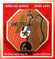 SUPER PIN'S "BOWLING SUISSE SEMS 93 En Bel émail Or Satiné, Format 2,2X2,5cm - Bowling