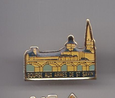 Pin's Bourse Aux Armes De Saint Savin Réf  6453 - Städte