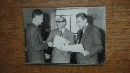 Pressins : Isère , 28-4-1960 Mr Brunette Directeur De L'usine Métallurgique , Lelièvre Du S.C.A. Et Horstmann - Places