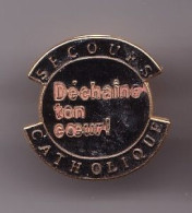 Pin's Secours Catholique Déchaine Ton Coeur Réf 1157 - Associations