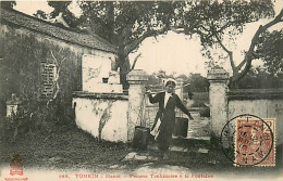 TONKIN   HANOI   Tonkinoise A La Fontaine          INDO,261 - Viêt-Nam