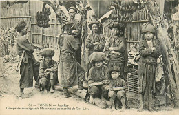 TONKIN  LAO-KAY  Montagnards  Mans Au Marche          INDO,237 - Vietnam