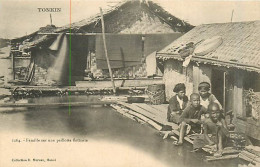 TONKIN    Famille Sur Paillotte Flottante        INDO,202 - Viêt-Nam