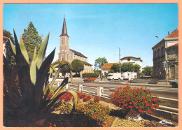 Ppgf/ CPM Grand Format - LANDES - ONDRES - L'ÉGLISE - Animation, Automobile "coupé", Fourgonnette Et Caravane - Autres & Non Classés