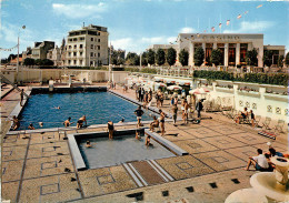 85* LES SABLES D OLONNES Piscine Et Casino   (CPSM 10x15cm)  RL19,0181 - Sables D'Olonne