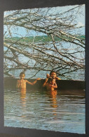 Suriname - Indiaanse Kinderen In De Corantijn-rivier, Washabo-Suriname - Foto R. Schmidt, Uitg. 'Fonds Maris Stella' - Suriname