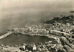 83* ST  TROPEZ Vue Generale  Du Port  (CPSM 10x15cm)       RL19,0044 - Saint-Tropez