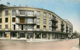 10* TROYES   Place Patton – Les Halles   (CPSM 9x14cm)   RL19,1412 - Troyes