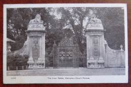 CPA The Lion Gates , Hampton Court Palace 1934 - London Suburbs