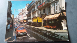 CPM AUTO VOITURE RENAULT 5 VICHY RUE G CLEMENCEAU GRANDE RUE COMMERCANTE ED LYNA PHOTO ROLF WALTER - Passenger Cars