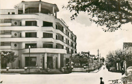 74* THONON   L Ecole Hotel (CPSM Format 9x14cm)    RL38.0357 - Thonon-les-Bains