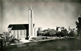 75* PARIS   Eglise  Ste Marie Mediatrice  (CPSM Format 9x14cm)   RL38.0895 - Paris (19)