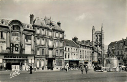 76* FECAMP  Place Thiers Et Monument Aux Morts   (CPSM Format 9x14cm)       RL38.1080 - Fécamp